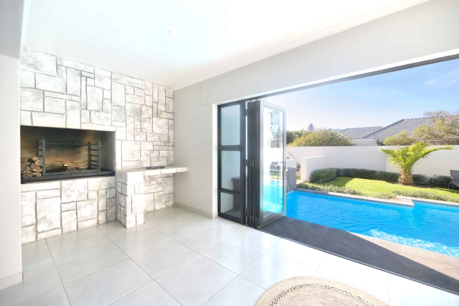 9 Bedroom Property for Sale in Westcliff Western Cape